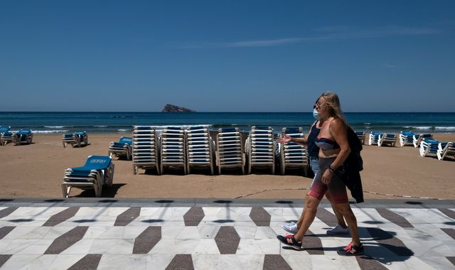 Coronavirus: Spain reports no COVID-19 deaths for first time since March