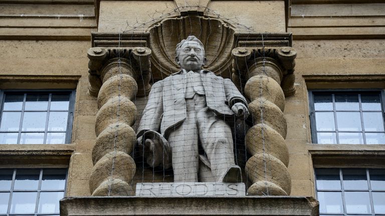 Statue of Cecil Rhodes at  Oxford University&#39;s Oriel College