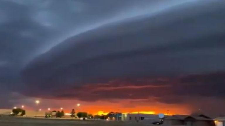 Stunning Mothership Cloud Formation Appears Above Us Town Offbeat News Sky News