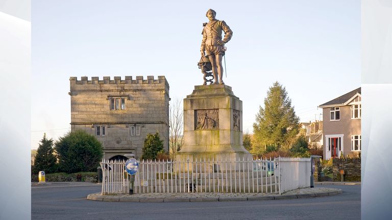 Sir Francis Drake's statue Plymouth Road Tavistock Devon 
