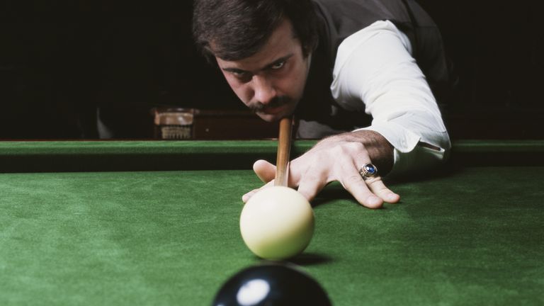 Snooker player Willie Thorne, taking a shot, 1976. (Photo by Tony Evans/Getty Images)