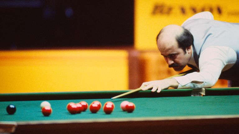English snooker player Willie Thorne competing in the Masters tournament, Wembley Conference Centre, 1986. (Photo by Trevor Jones/Getty Images)
