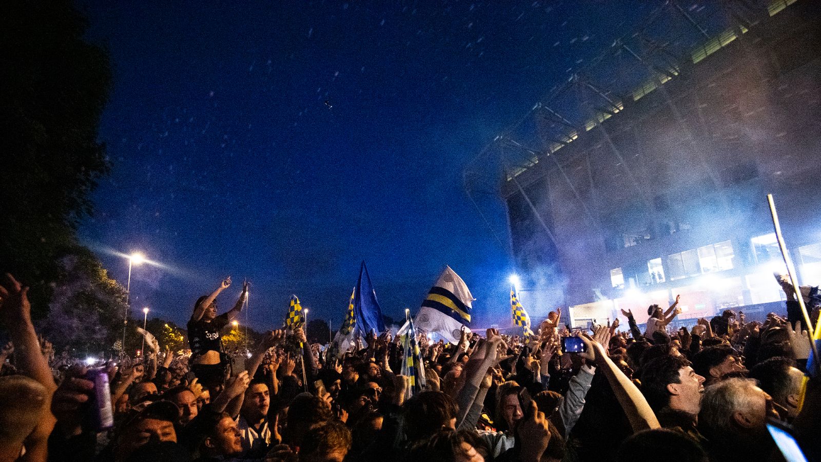 Coronavirus Leeds United defend opentop bus celebrations outside
