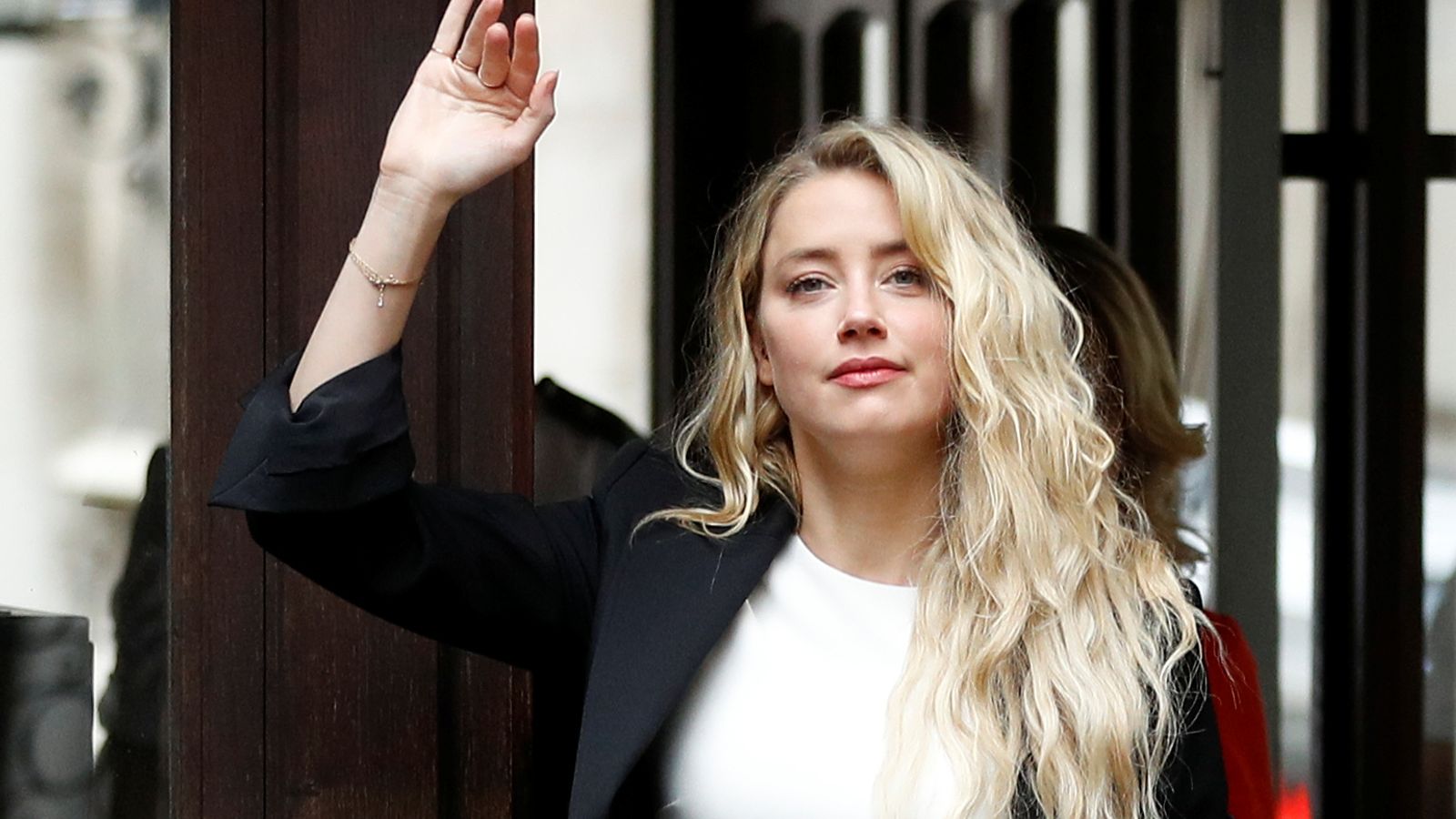 Johnny Depp libel trial: Amber Heard arrives in court as trial draws to ...