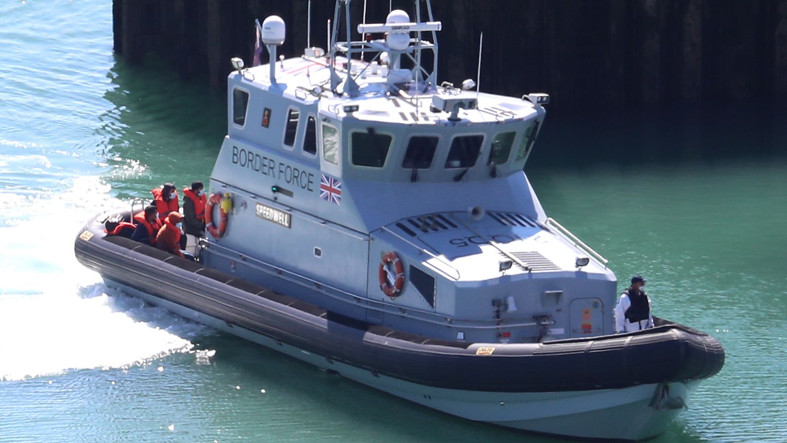 Number of migrants crossing English Channel hits new daily high