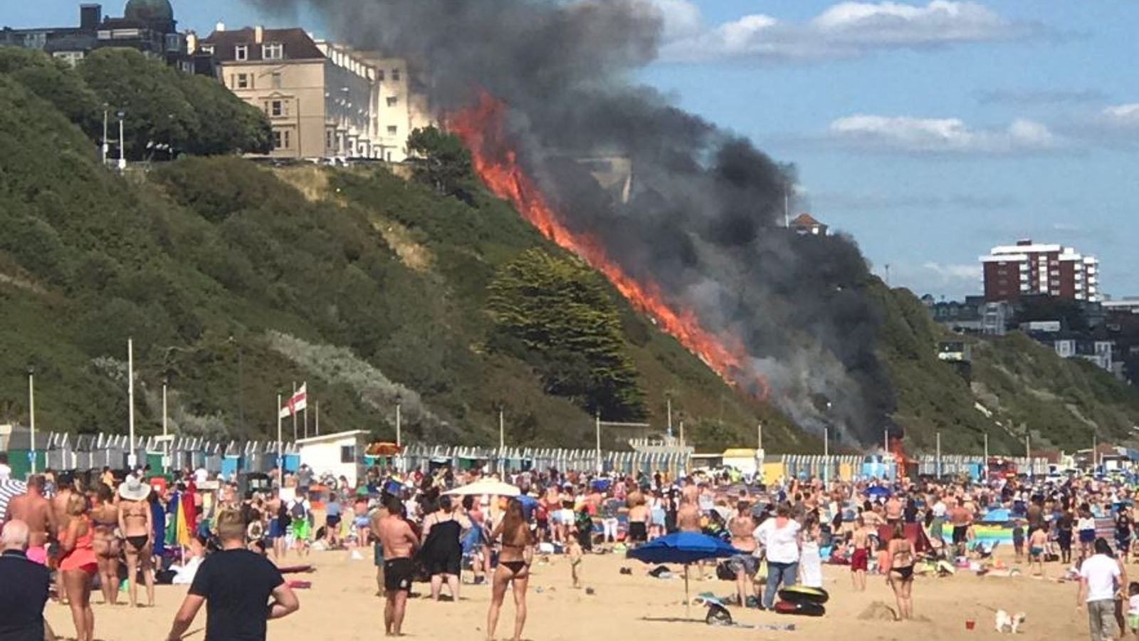 Fire breaks out at Bournemouth beachfront after someone ...