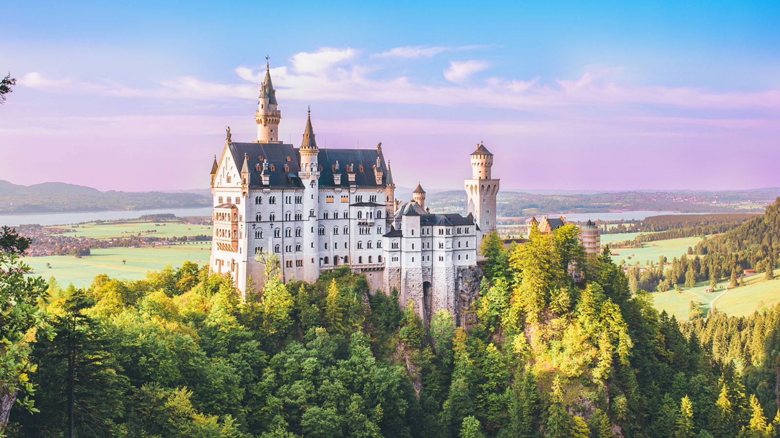 Замъкът Нойшванщайн: Мъж от САЩ признава изнасилване и убийство, след като жени са бутнати надолу по дерето близо до германска забележителност
