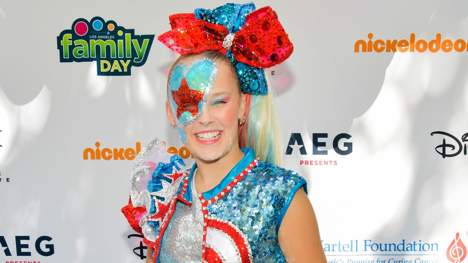Jojo Siwa Youtube Star Left Crying For Hours By People Driving By My House And Shouting Mean Things Ents Arts News Sky News