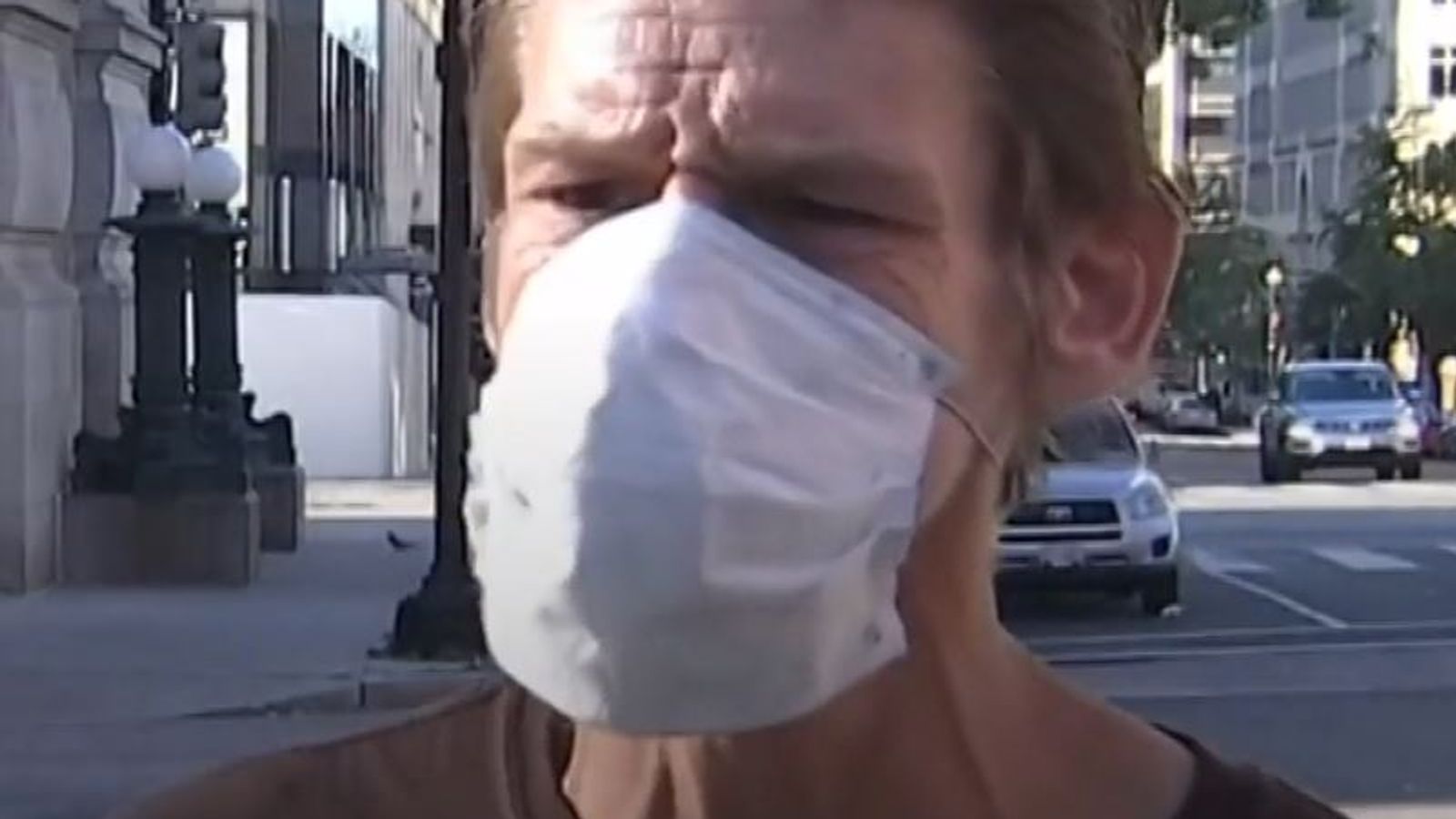 Homeless man saves Washington DC police officer stabbed in the head ...