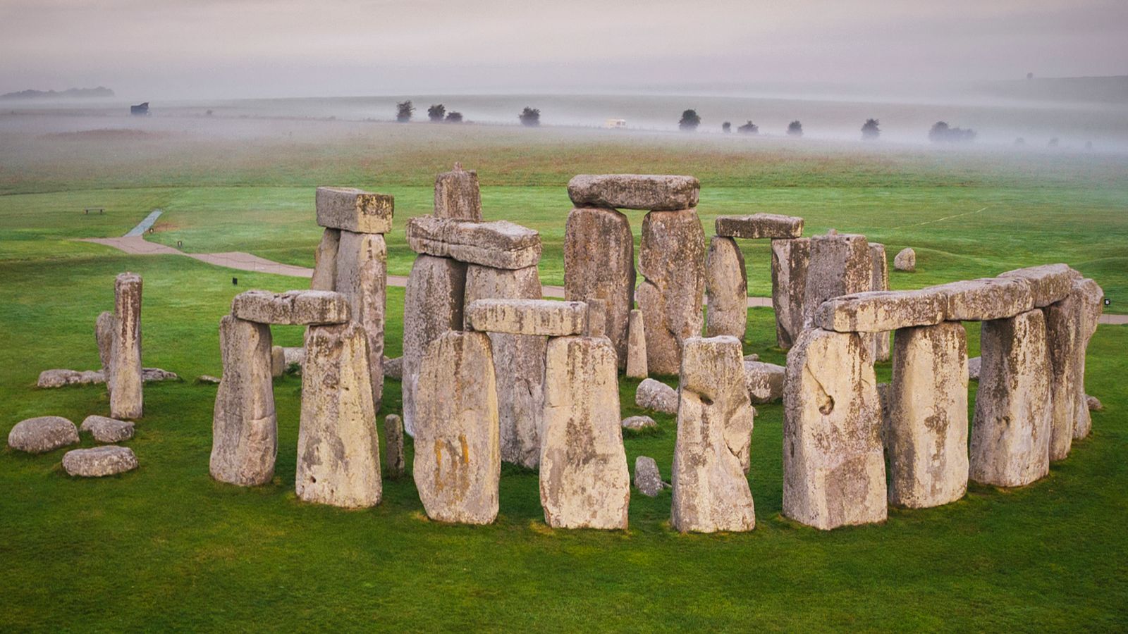 How Far Is Stonehenge From London