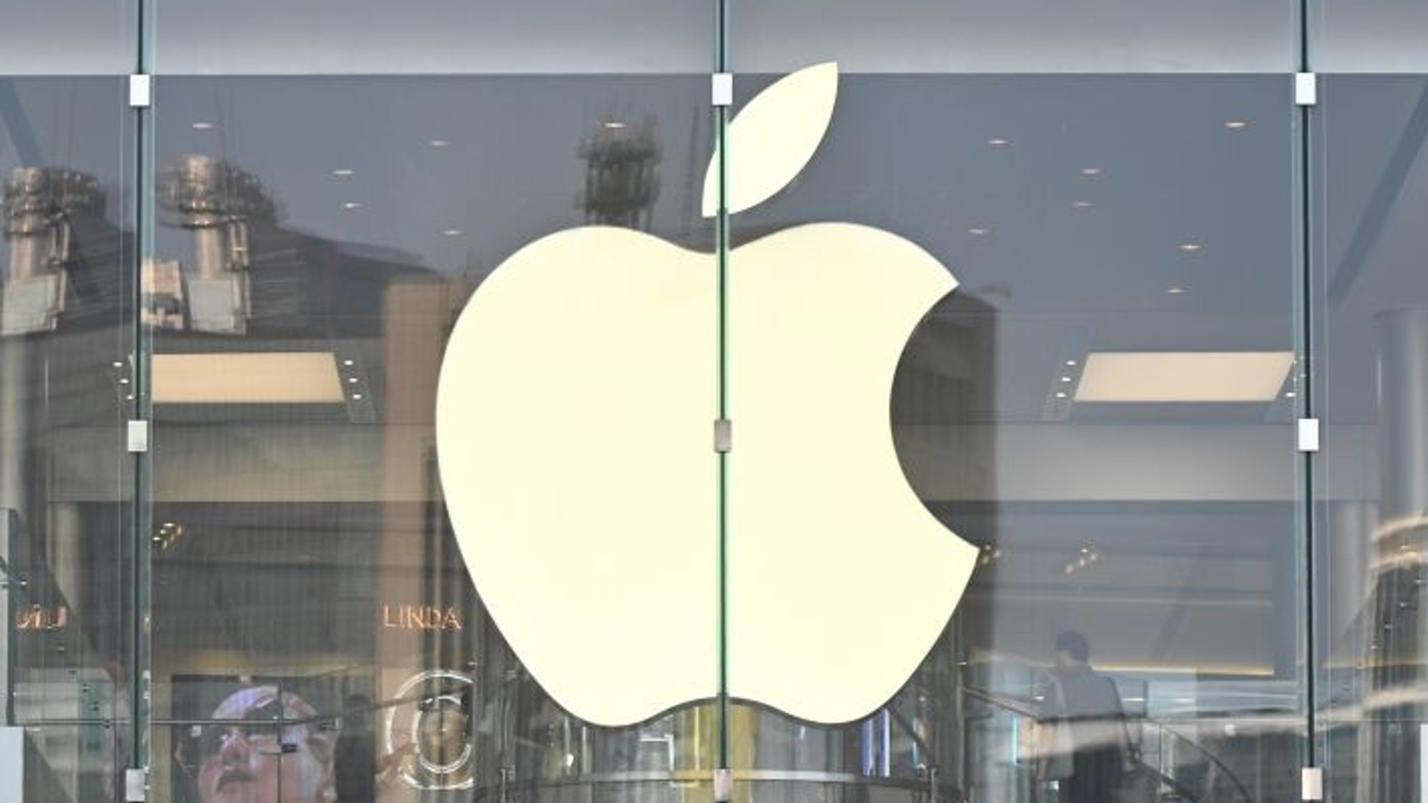 https://e3.365dm.com/20/07/2048x1152/skynews-apple-store-logo_5043168.jpg?20200718192432