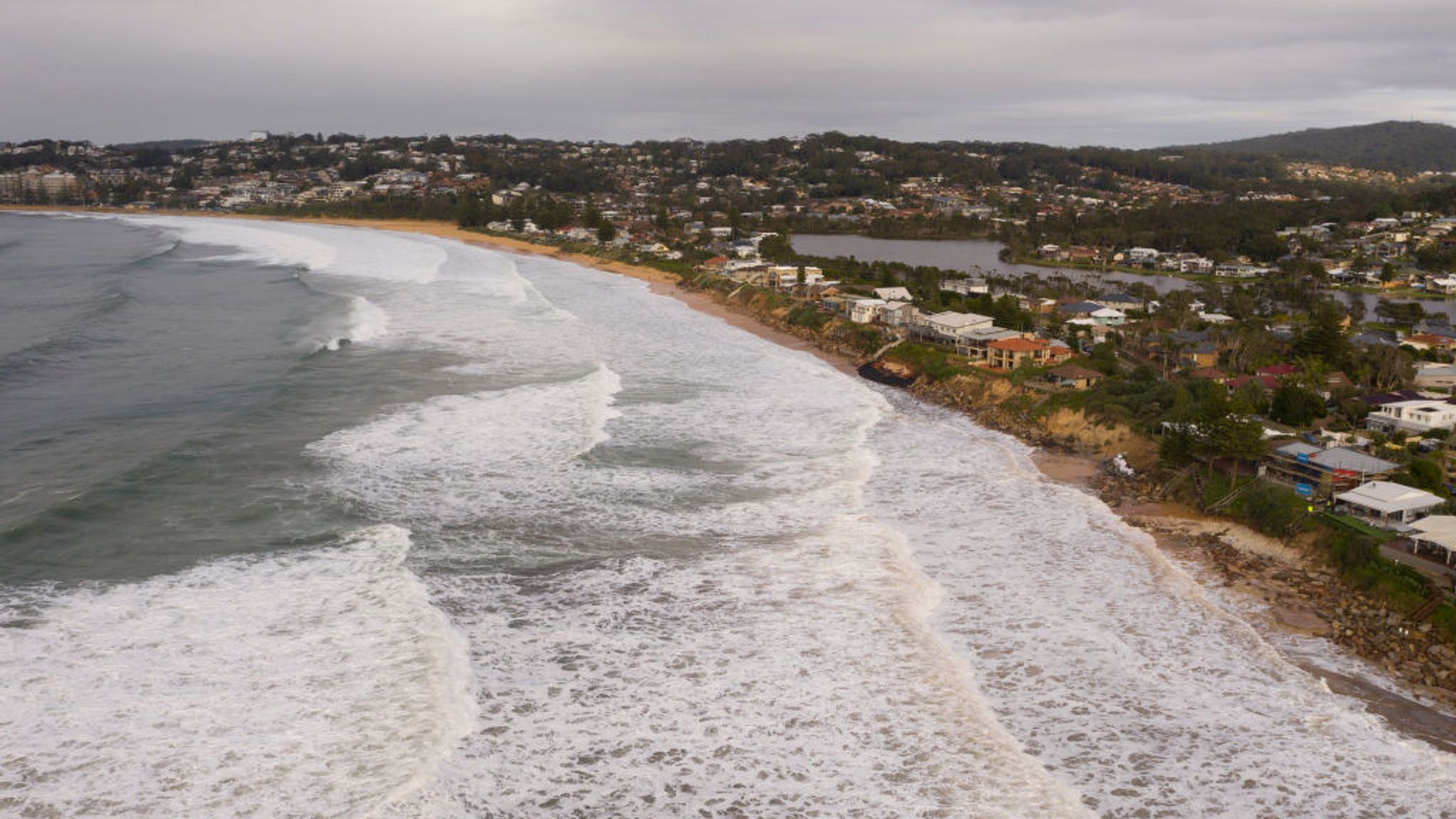 New South Wales: Houses left teetering on cliff edge after huge swells ...