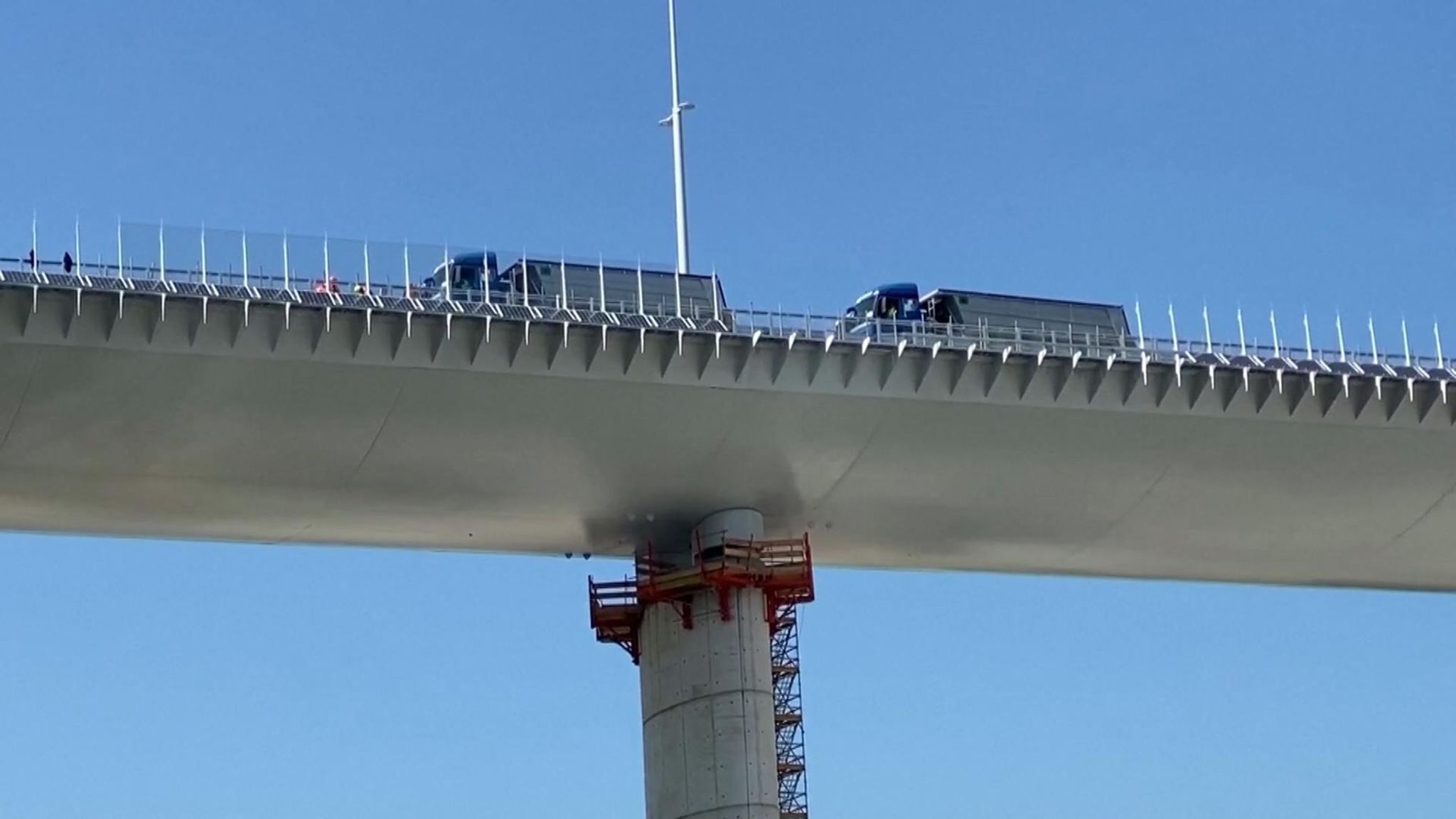 Genoa replacement bridge inaugurated despite boycott by victims