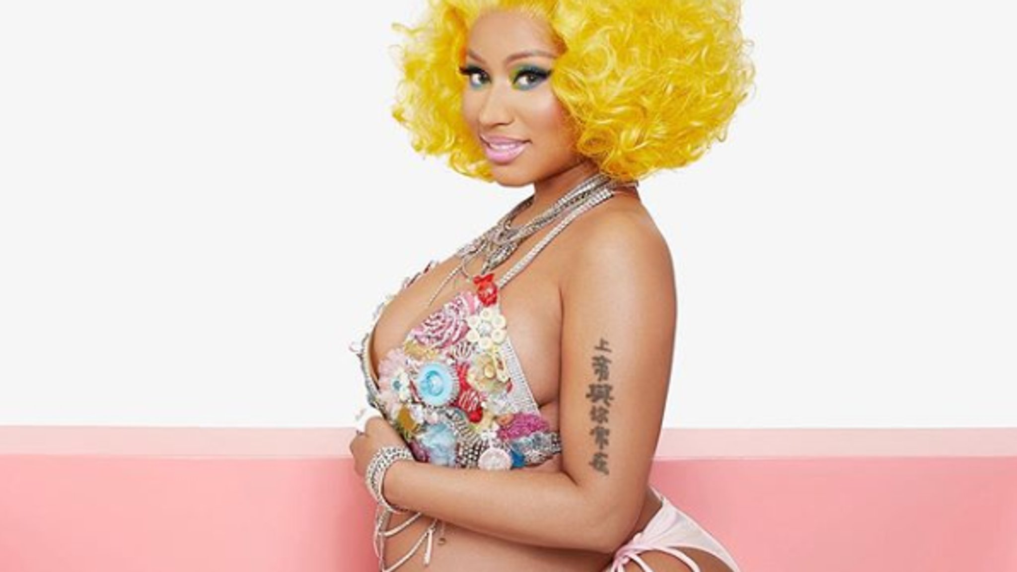 Nicki Minaj announces pregnancy with new baby bump photos | Ents ...