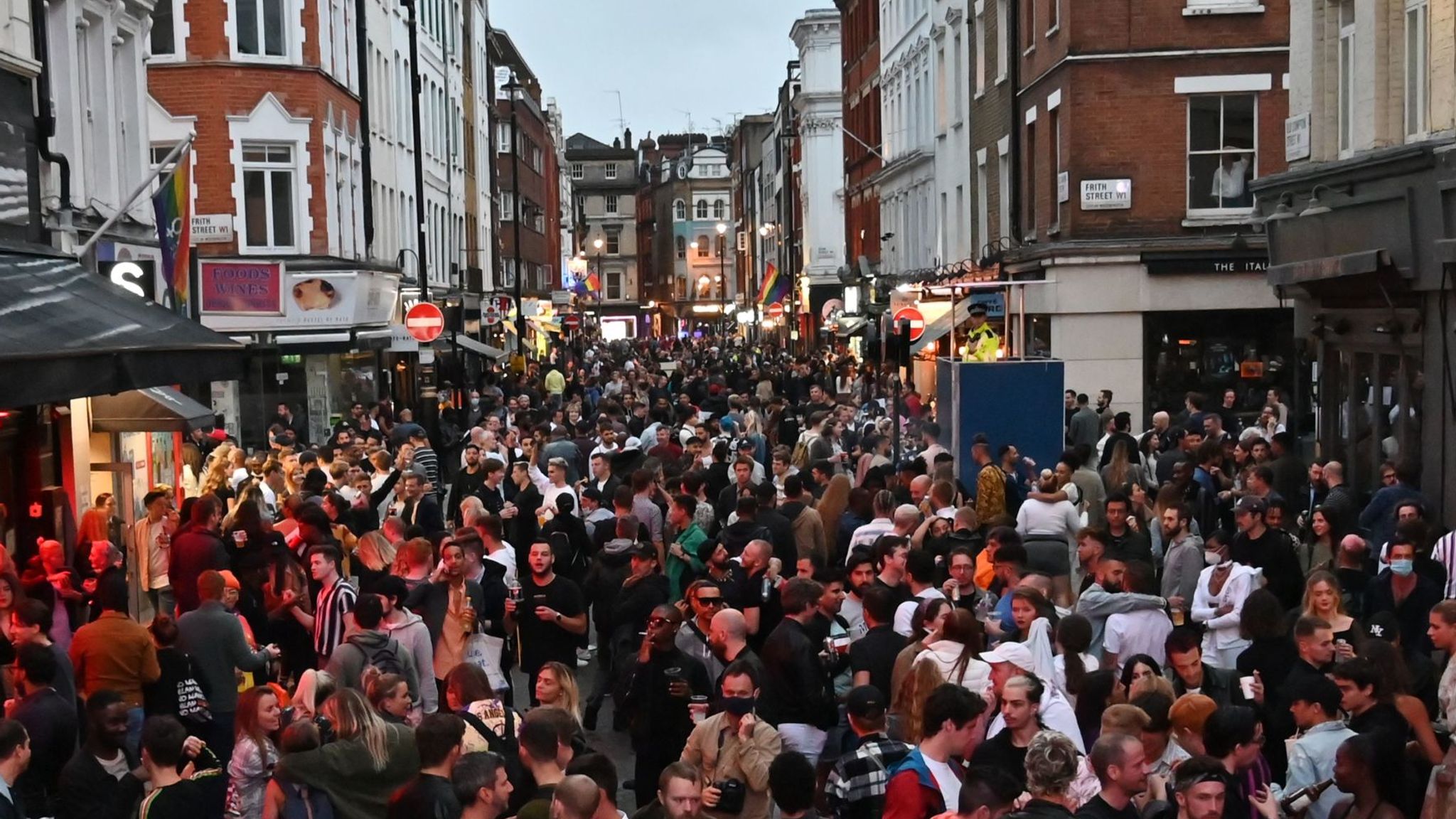 Thousands flock back to pubs on Super Saturday as police chief criticises  drunken behaviour | UK News | Sky News