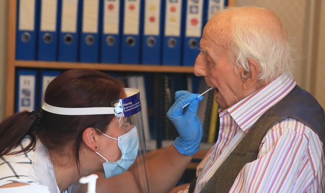 Coronavirus: Staff who move between care homes more likely to contract COVID-19