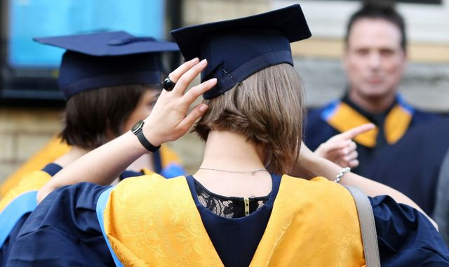 Government scraps target for 50% of young people to go to university