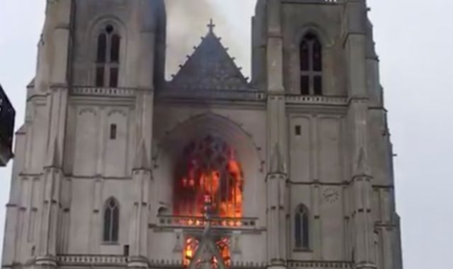 Nantes cathedral fire: Arson suspected as French firefighters battle blaze