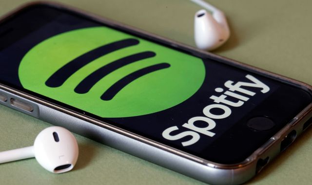 Facebook bug causes Spotify, Tinder and Pinterest apps to crash