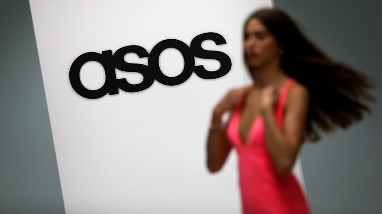 FILE PHOTO: A model walks on an in-house catwalk at the ASOS headquarters in London April 1, 2014. REUTERS/Suzanne Plunkett/File Photo