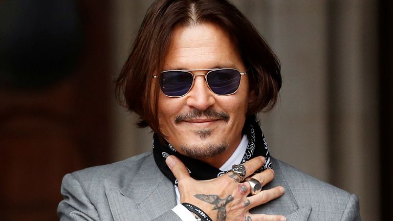 L'acteur Johnny Depp arrive à la Haute Cour de Londres, en Grande-Bretagne, le 16 juillet 2020. REUTERS / Peter Nicholls
