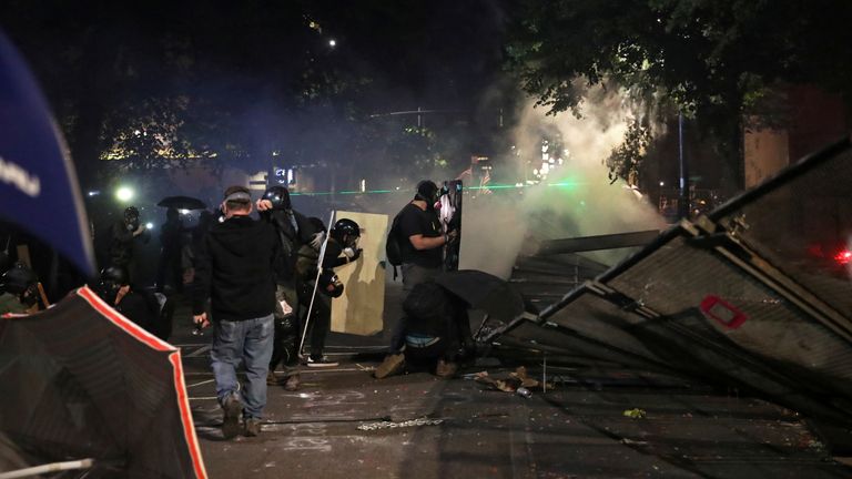 Protesters broke down the fence placed around Portland&#39;s courthouse