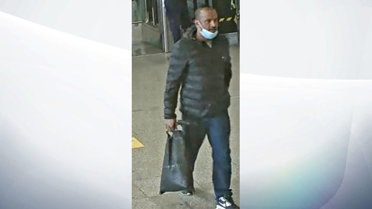 The man forced the woman to top up his Oyster card