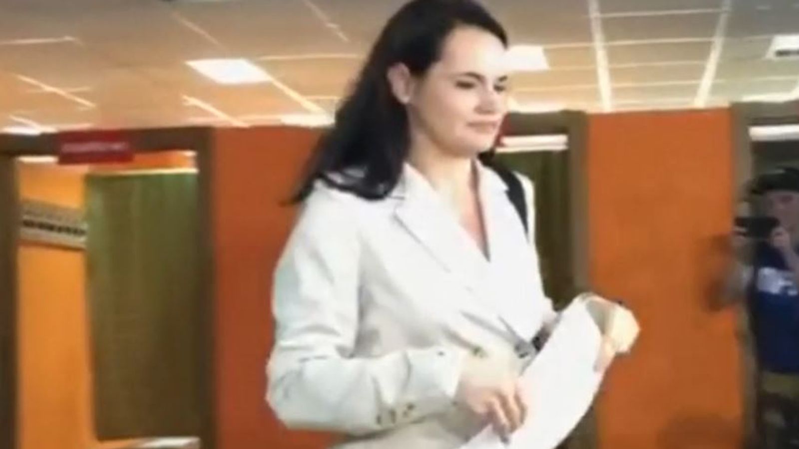 Opposition candidate Sviatlana Tsikhanouskaya votes in Belarus election ...