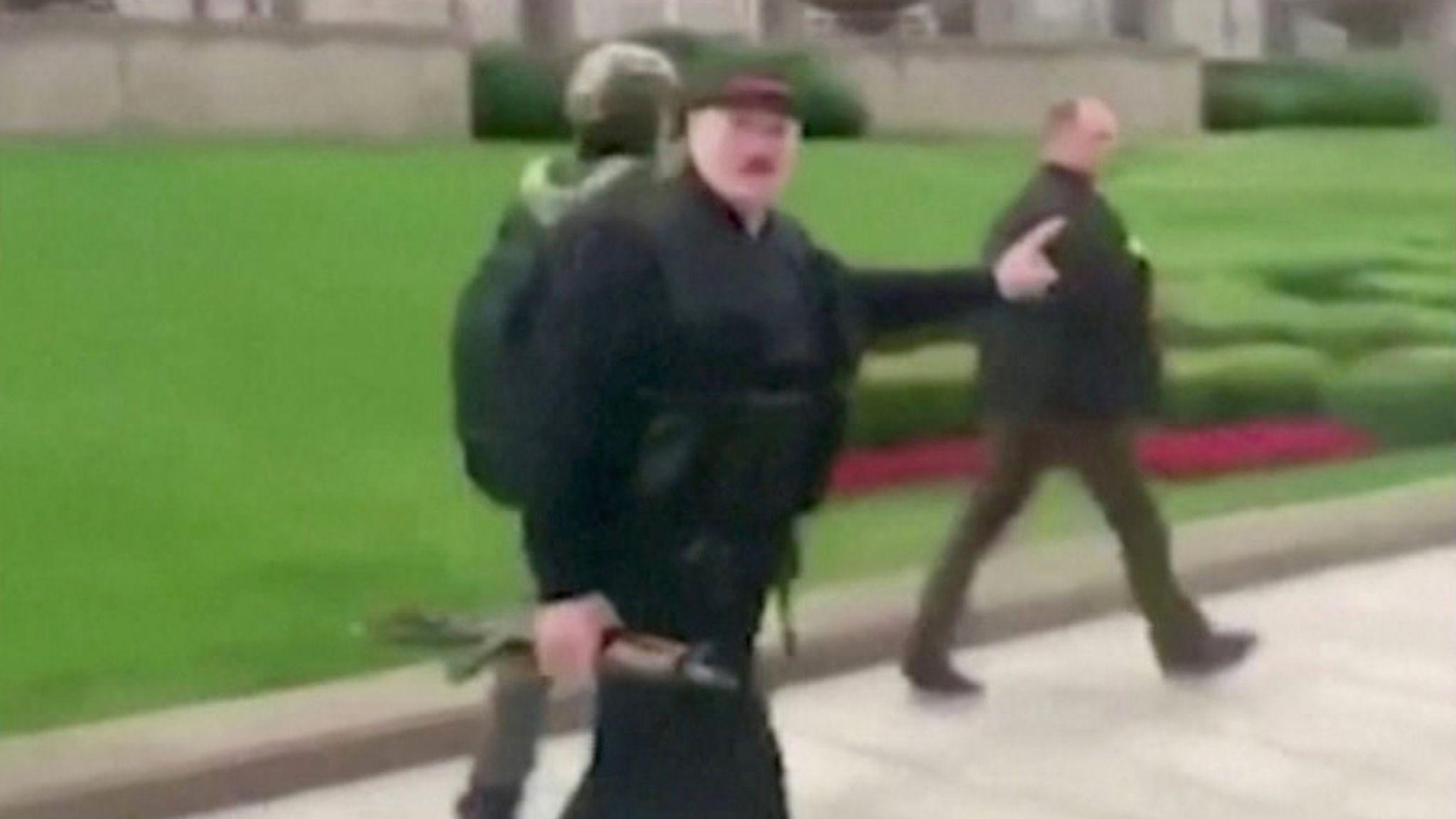 Ролик лукашенко и вечеринка. Лукашенко на балу 2022. Лукашенко с автоматом. Лукашенко на вечеринке. Лукашенко на выпускном балу.