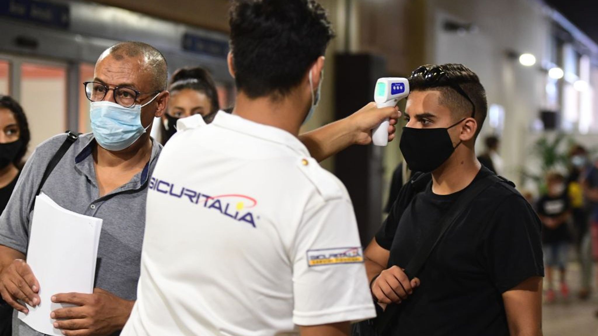 Coronavirus Italy toughens mask rules and closes after