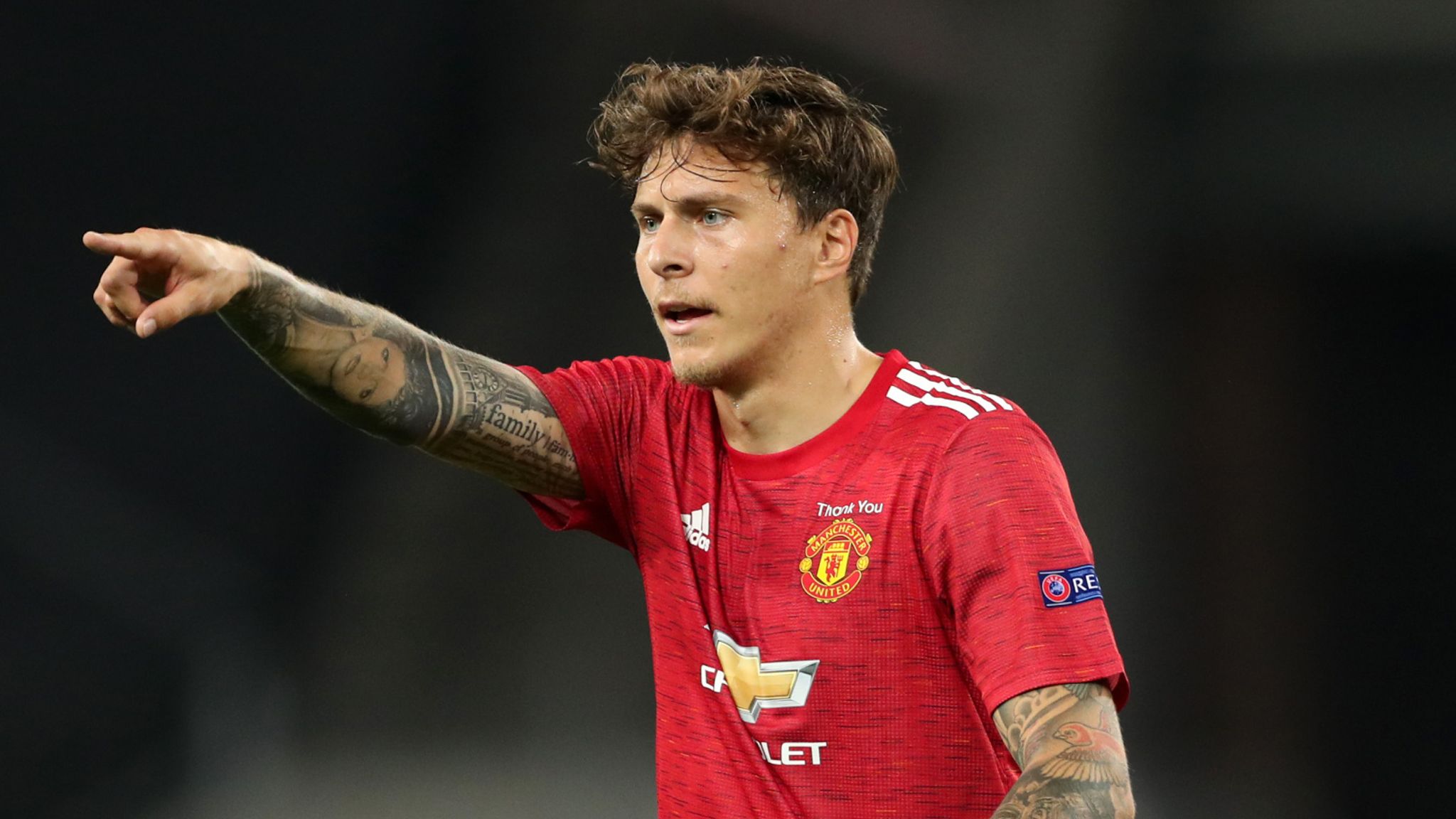 Manchester United Star Victor Lindelof Catches Thief Who Snatched Bag From Woman In Her 90s World News Sky News