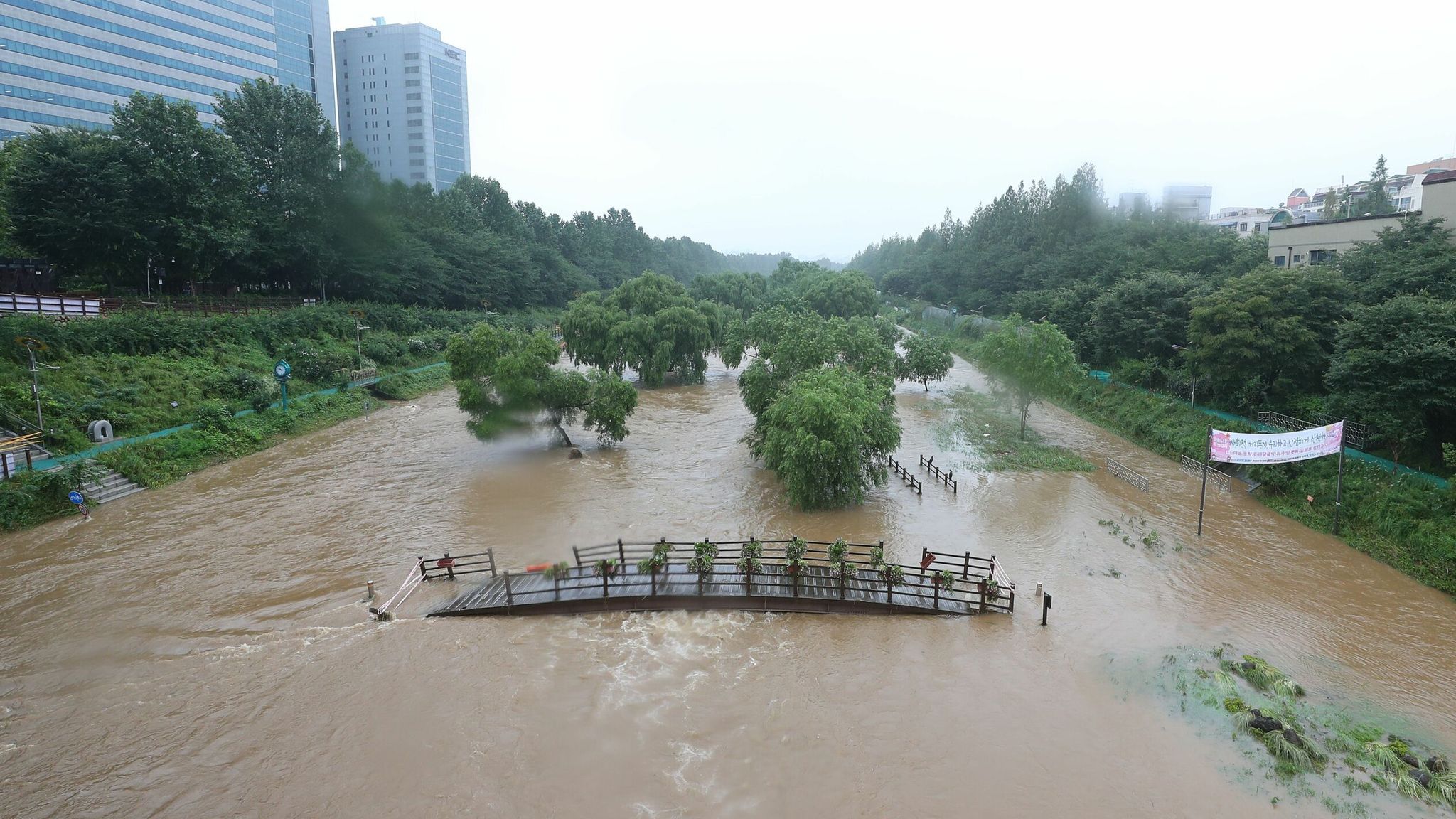 South Korea At least 30 dead in landslides and floods as monsoon nears