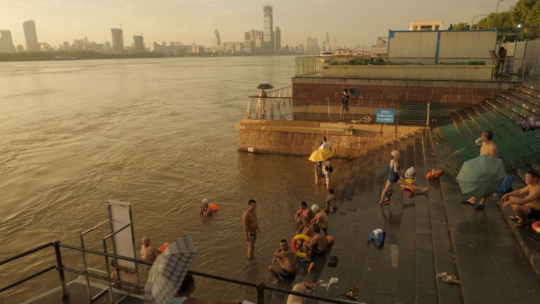 Wuhan residents swim in the Yangtze River 