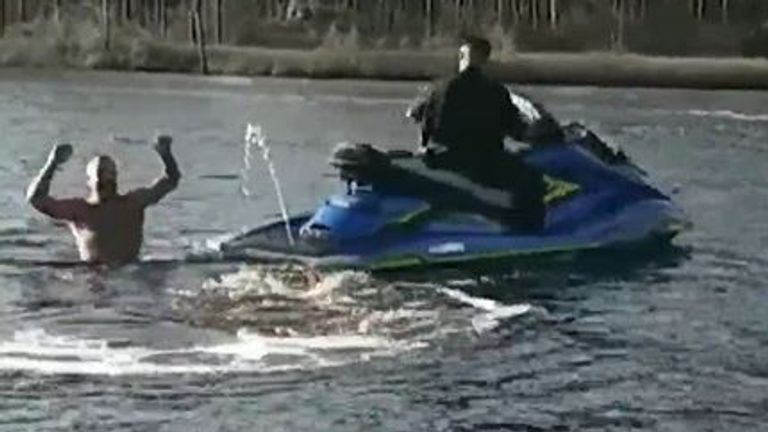 Police catch fleeing suspect using a jet ski