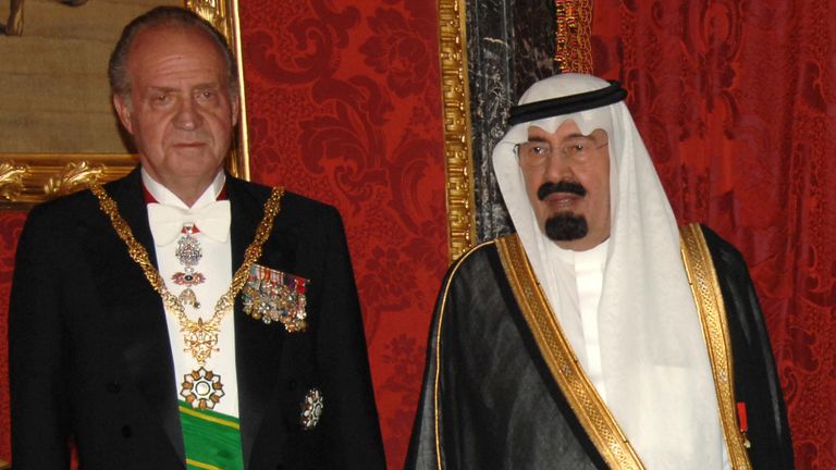 Spanish Royals Receive Saudi King Abdullah Bin Abdul Aziz -June 18, 2007
TRH King Juan Carlos, Queen Sofia and Prince Felipe and King Abdullah Bin Abdul Aziz (Photo by Lalo Yasky/WireImage)