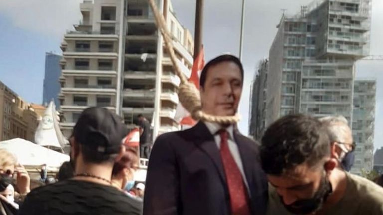 A cutout of prime minister Hassan Diab was also placed in a noose 