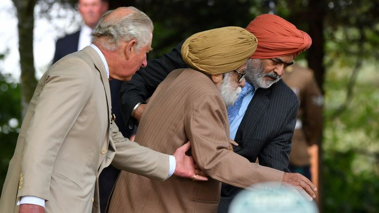 Prince Charles helps 97-year-old veteran Darbara Singh Bhullar lay a wreath