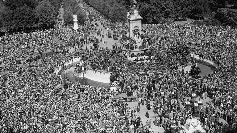 Crowds gathered in London to see King George as he opened Parliament on 15 August 1945