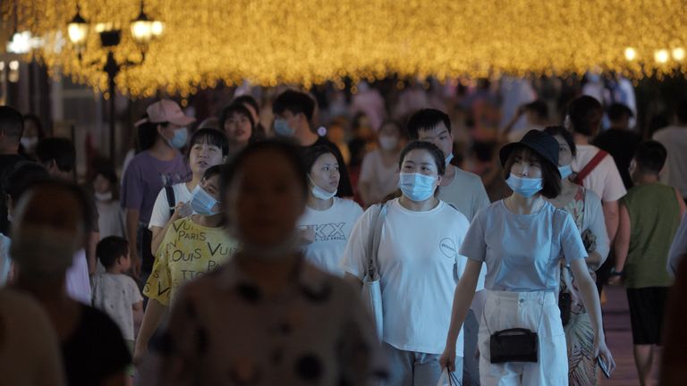 Crowds are allowed to gather once again - but with face masks