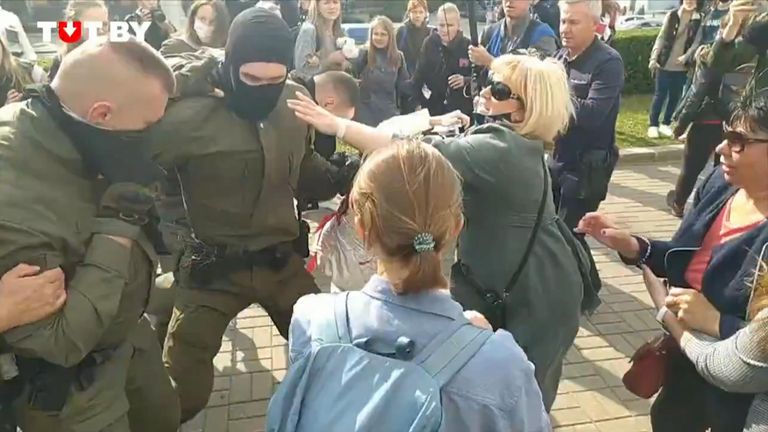 Women protesting in Belarus try and rip the balaclavas of police trying to detain them, forcing the officers to retreat.