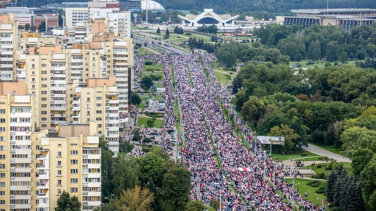 Des dizaines de milliers de manifestants sont descendus dans les rues de Biélorussie dimanche