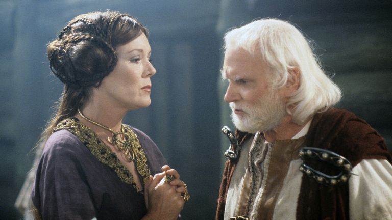 Laurence Olivier as King Lear and Diana Rigg as daughter Regan. Pic: ITV/Shutterstock
