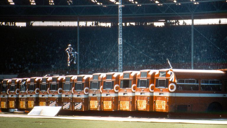 American daredevil Evel Knievel (1938 - 2007) makes a motorcycle jump over thirteen AEC Merlin buses at Wembley Stadium in London, 26th May 1975. The stunt ended in a crash in which Knievel broke his pelvis. (Photo by Kypros/Getty Images)
