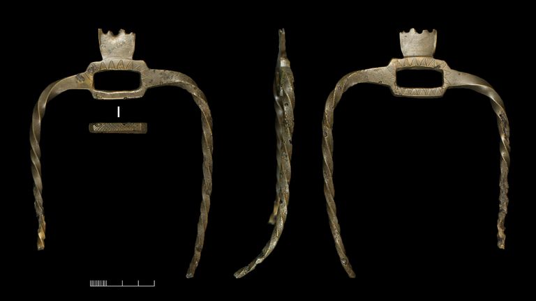 Bronze Age people used dead relatives' body parts as decorations