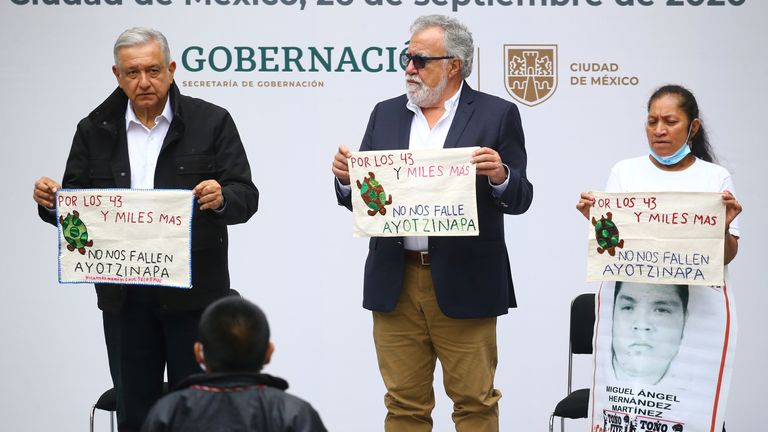 Mexico&#39;s President Andres Manuel Lopez Obrador, Mexico&#39;s Undersecretary of Human Rights Alejandro Encinas and Maria Martinez, mother of Miguel Angel Hernandez Martinez, hold pieces of fabric embroidered by relatives of the 43 missing students of the Ayotzinapa Teacher Training College, as they attend the delivery of an investigation report with marking the 6th anniversary of their disappearance. REUTERS/Edgard Garrido