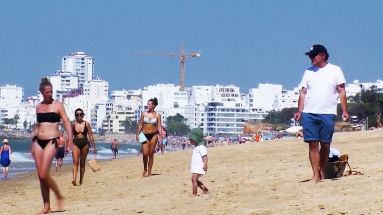 Tourists from England spared quarantine in the Algarve