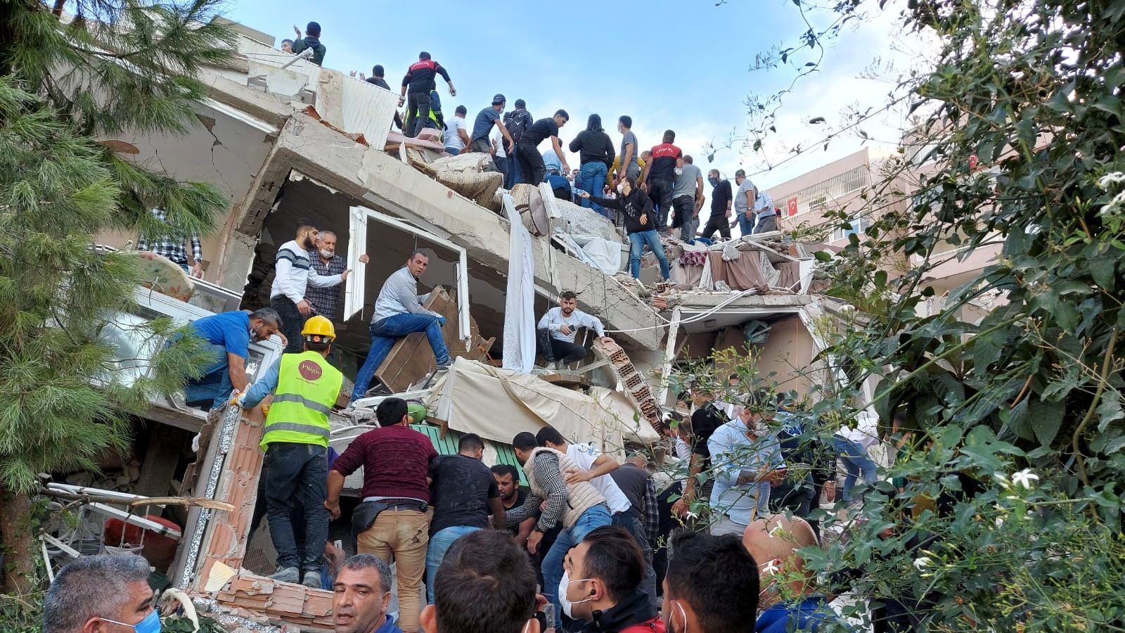 [Image: skynews-earthquake-turkey-izmir_5155364....1030150804]