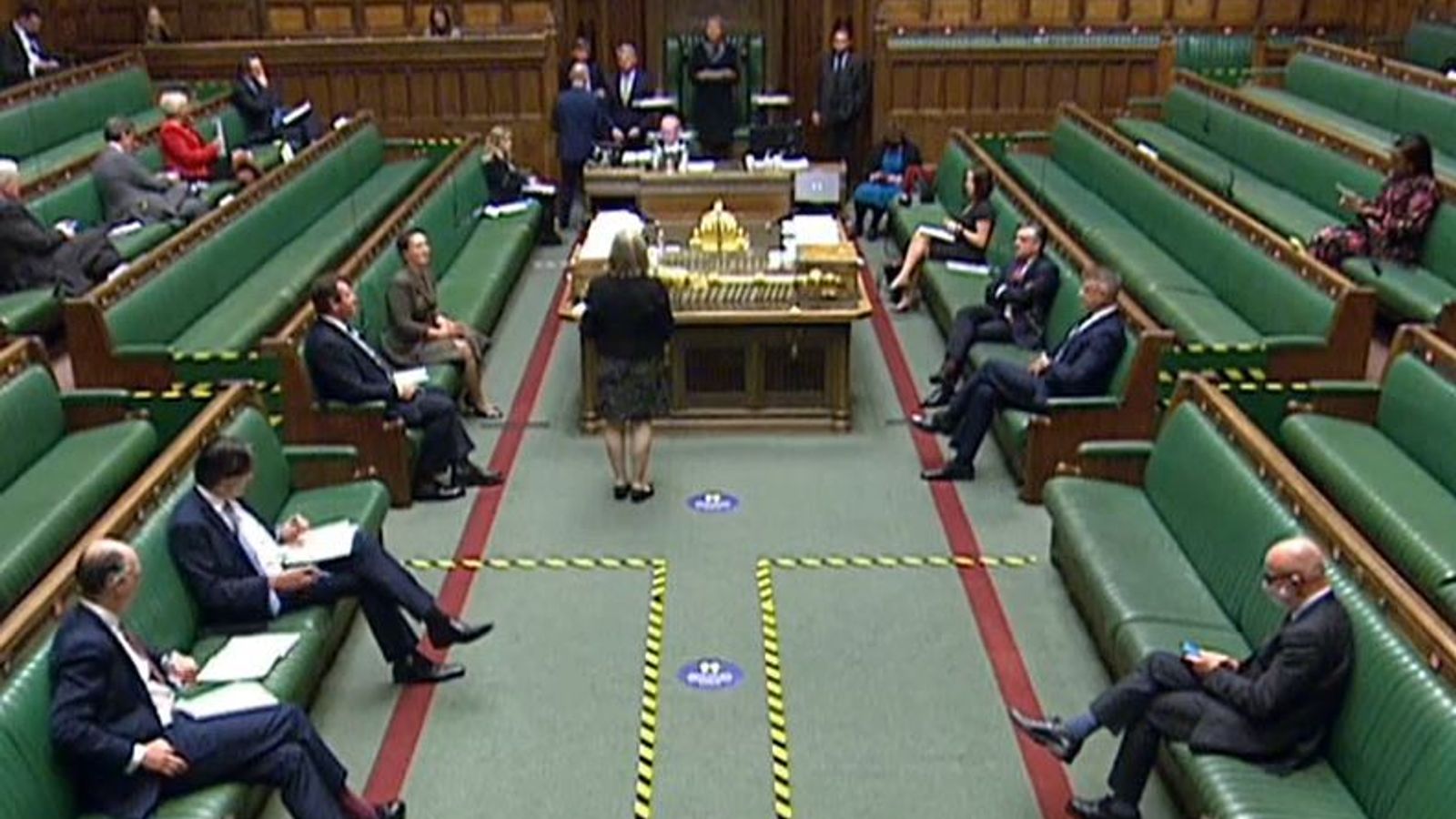 coronavirus-government-wins-symbolic-vote-on-10pm-curfew-for-pubs