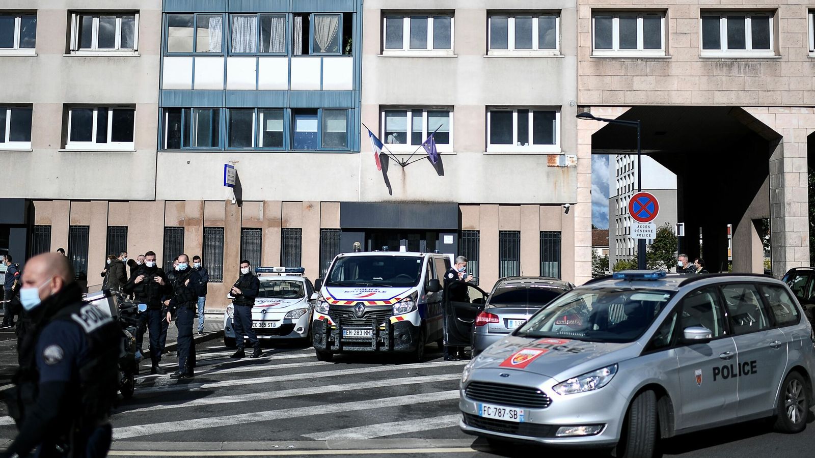 Mob armed with metal bars uses fireworks to attack Paris police station ...