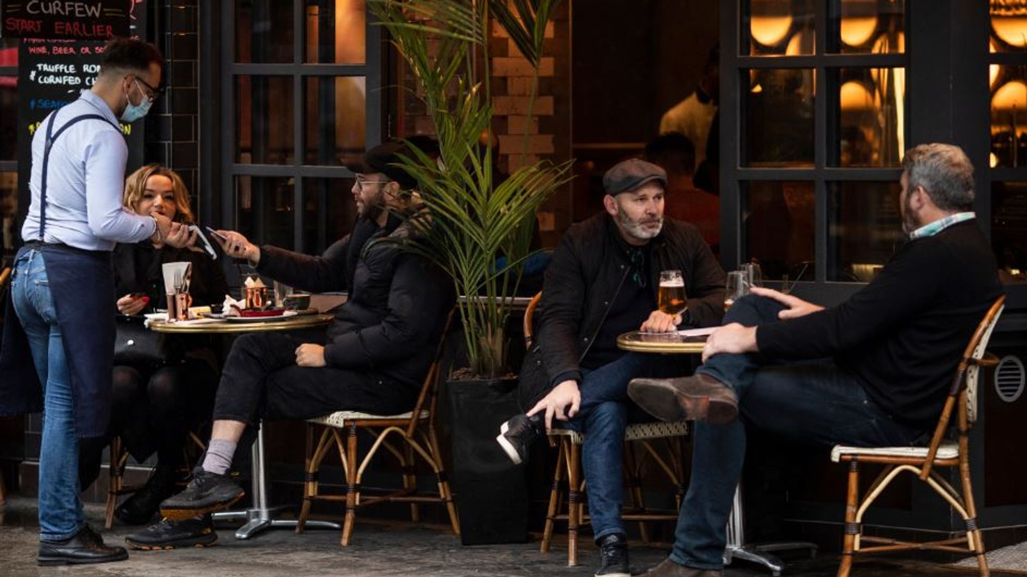 250,000 jobs on brink in London, hospitality chief warns Khan